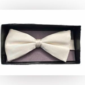 Metropolitan View Bow Tie Banded Satin Bow Off White MSRP $29.50 NEW!!